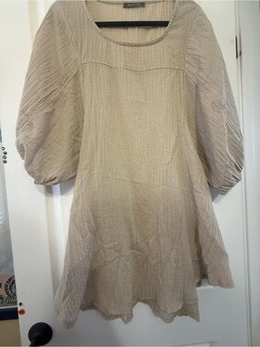 Glam and Fame Neutral Textured Puff-Sleeve Tunic